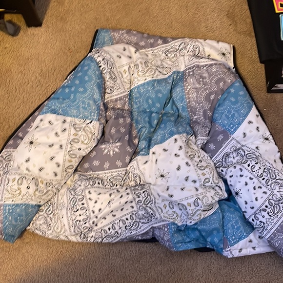 Blue bandana puffer jacket - Picture 3 of 3